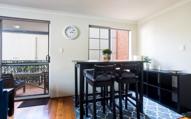 Roomy & Light-filled Apartment, Central Location