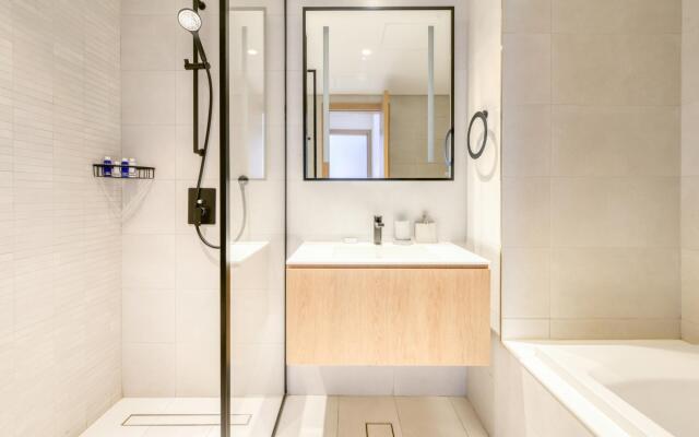 Luxury Apt W Burj Khalifa Vw Dubai Canal Access