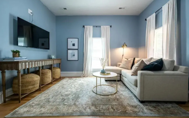 Affordable Quaint Retreat in Indianapolis