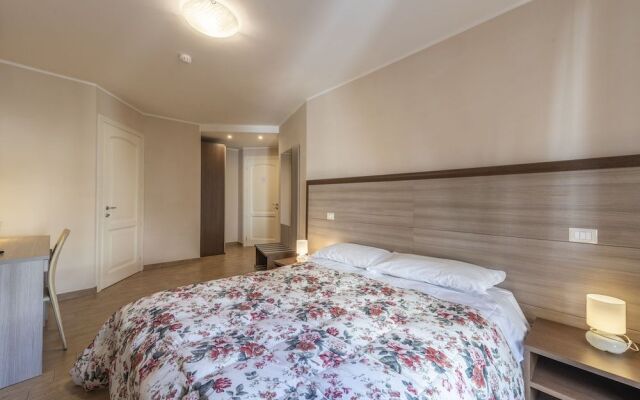 Flora Hotel