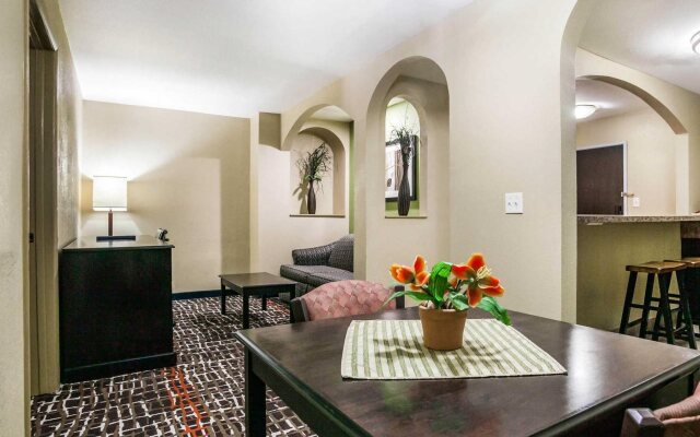 Rodeway Inn & Suites East/I-44