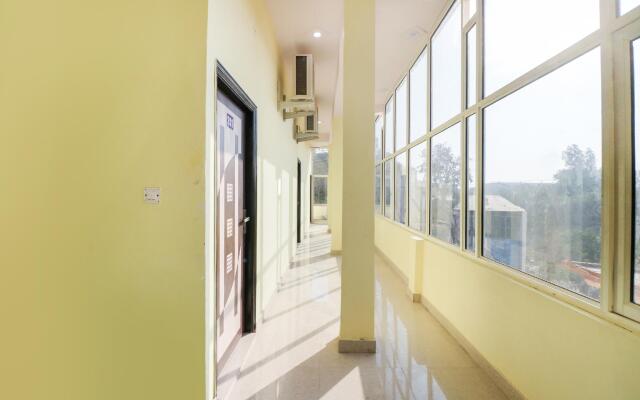 OYO FAR307 Hotel Luv Point