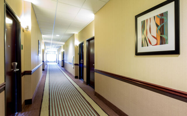 Best Western Plus Eastgate Inn & Suites