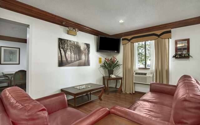 Super 8 by Wyndham Canton/Livonia Area