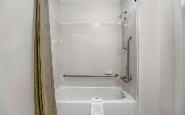 Motel 6 Raleigh, NC - North