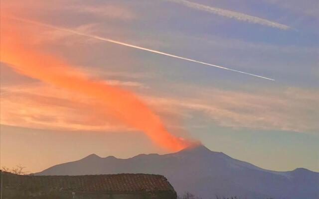 Zaffiro Lavico rooms Etna nature sea