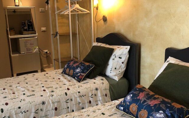 Room in B&B - Casa Belvedere - Complimentary Wifi and Private Parking