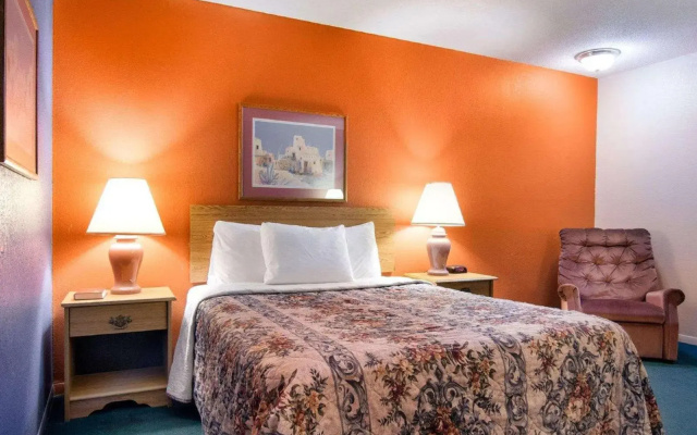 Knights Inn By Capital O Emporia I 35