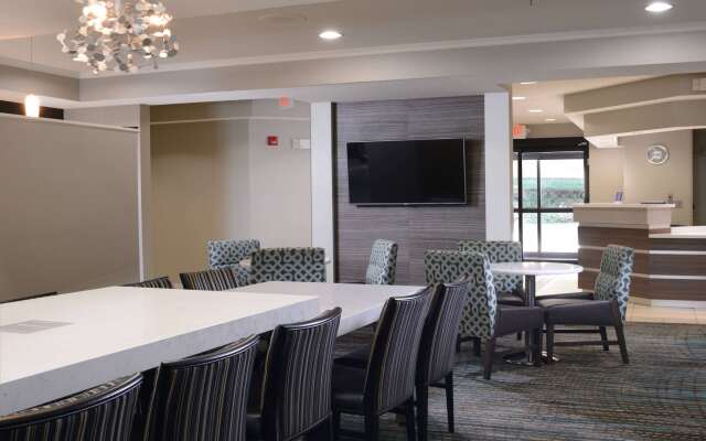 Hampton Inn & Suites North Dallas Central Expy