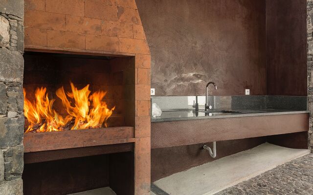 Modern cliff-top villa, panoramic sea-views, A/C, heated pool | Cliffscape