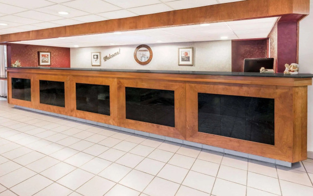 Travelodge Peoria Hotel and Conference Center