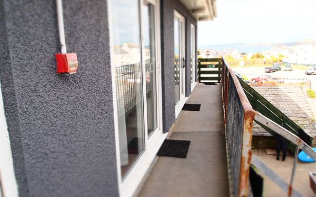 Elemental Surf Lodge