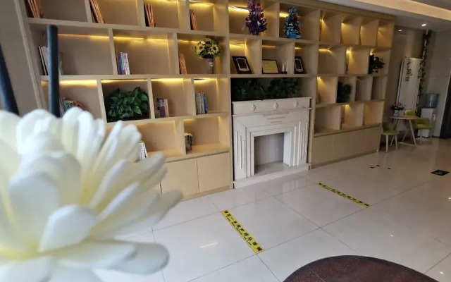 GreenTree Inn (Beijing Liangxiang Suzhuang Metro Station)
