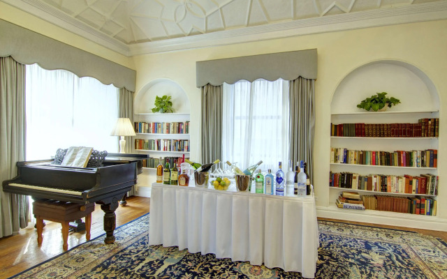 The Roger Smith Hotel