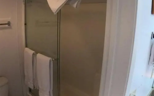 Edgewater #8 2BR 2BA Lake View