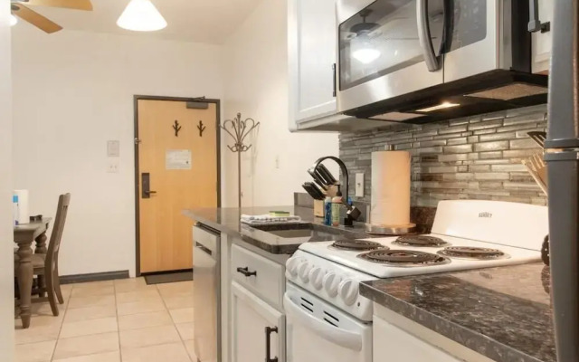 7 guests 2BR 2BA