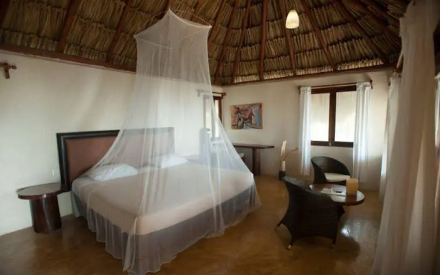 Maya Cabanas & Cenote Tulum