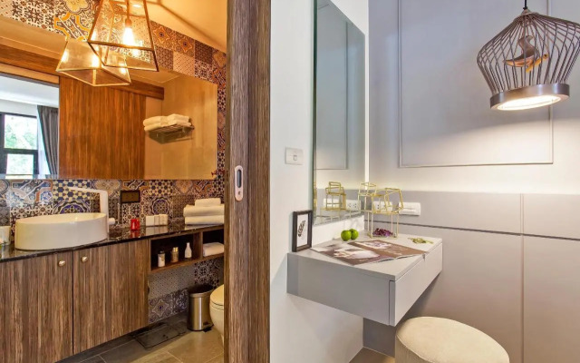 Palmyrah Surin Apartments by Beringela