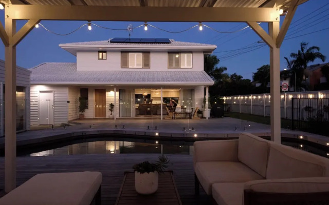 Tugun Retreat - 5BRM Home with Pool