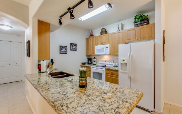 Southern #1064 - 2 Br condo by RedAwning