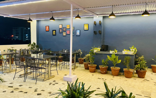 OYO 24106 Shri Raj Laxmi Palace