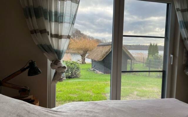 Schaal Lake Paradise