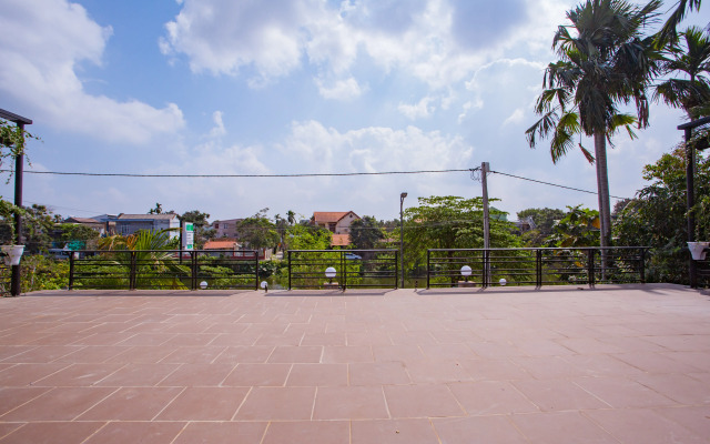 Lucky Hotel by OYO Rooms