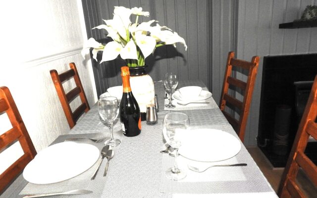 Cradley Manor - Spacious 6 Bedroom House