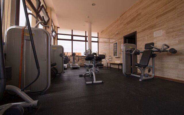 Luxury Apartment Gym And Solarium