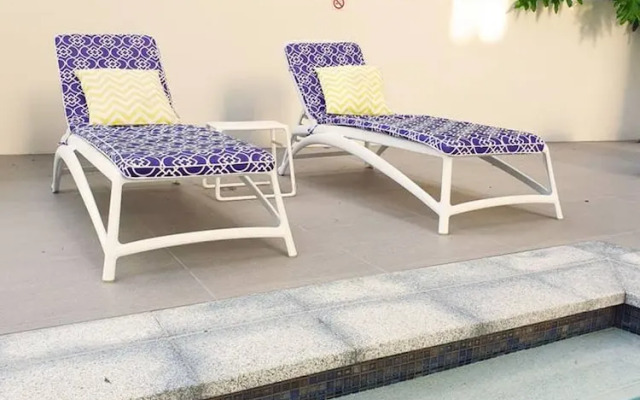 2BR Food Drink Hub Pool 2 Cars Gym Rooftop