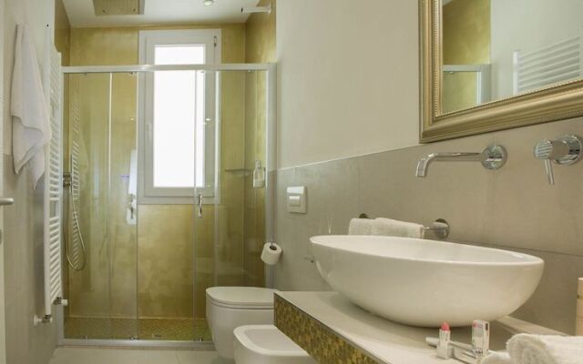 White Suite  Apartments