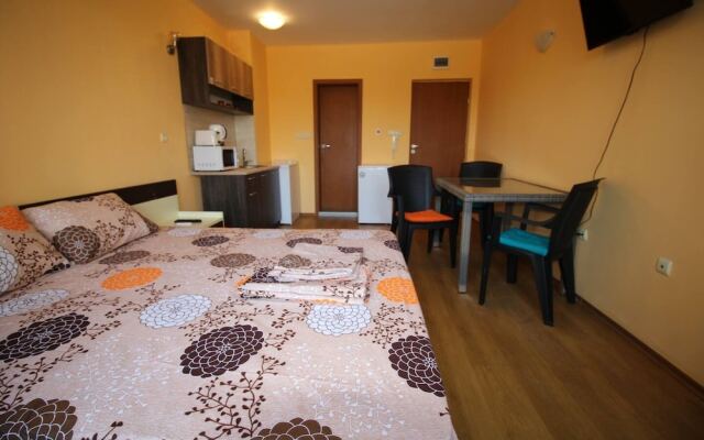 Apartment in Chateau Del Marina Apart Complex