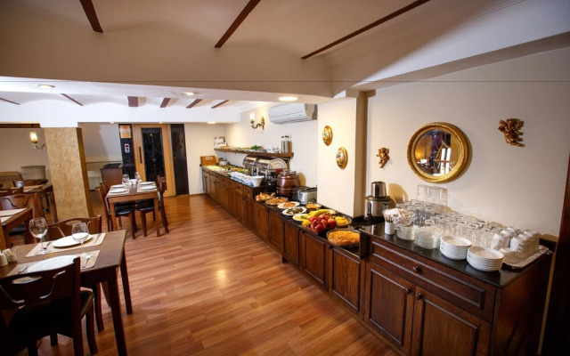 Otel Tahir Aga Konagi