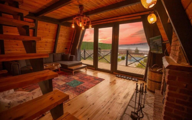 Bungalow With Jacuzzi and Private Pool in Sapanca