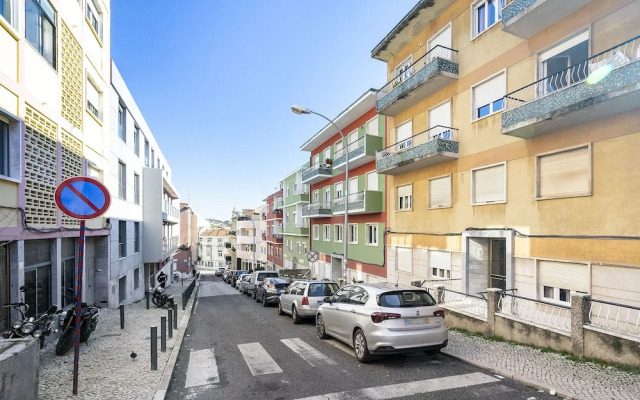 Suburban Serenity Family Home With Pool