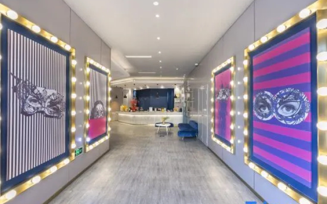 Viewking E-sports Hotel (Changshou Road Wuning Road Metro Station)