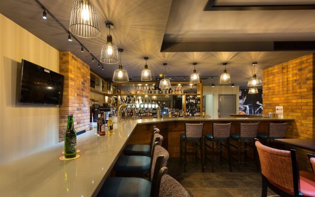 Castle Varagh Hotel & Bar