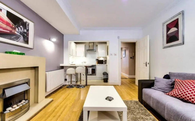 Ultra Modern, West End Village, Refurbished 1 bed