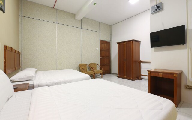 OYO 89931 Aqamar Raxxiz Inn 1