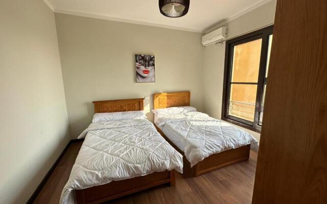 Beverly Hills Flat