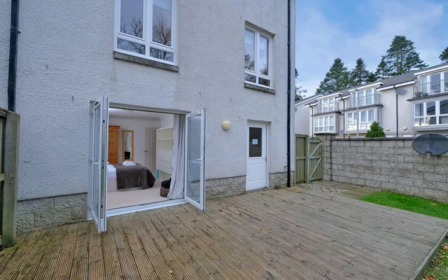 Bright Family Townhouse With Stunning Views Over Royal Deeside