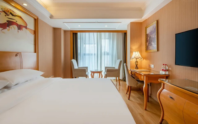 Vienna Hotel(Chongqing West Railway Station Southwest Hospital Branch)