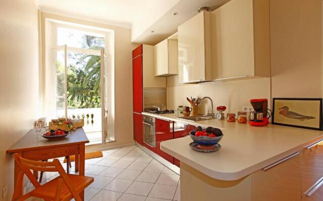 Magnifique appartement d'époque avec Vue Mer 4 personnes avec terrasse Le Port Nice