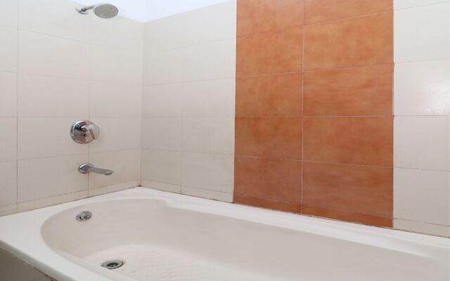 OYO 13161 King's Palace