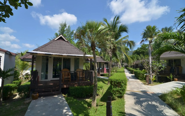 Nakara Long Beach Resort