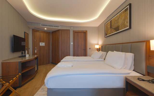 Azura World Hotel