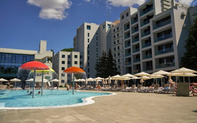 Apartments in the Rossiyanka apart-hotel on Pionersky Avenue 20