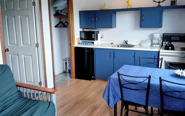 Sea Breeze Cottages & Motel