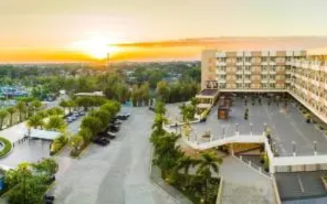 SixtyFifth Destination Resort Hotel