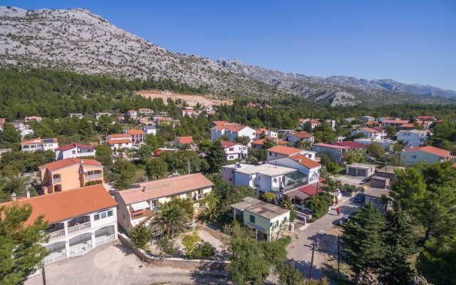 Apartments and Rooms Dragica